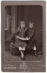602447 Portret van Henriette Theodora Reiger (1872-1957) en Rudolph Jan Reiger (1876-1928), kinderen van dr. B. Reiger ...